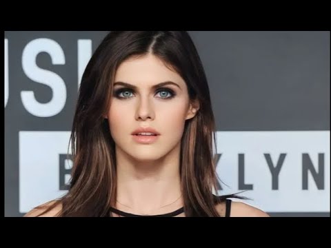 Beautiful Walks in Stunning Outfits | Alexandra daddario and Kendall Jenner in Gorgeous Outfits