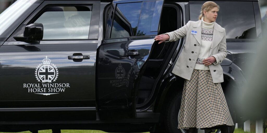 Lady Louise Windsor pictured as Prince Edward’s daughter takes on ‘proper paid job’ Lady Louise Windsor pictured as Prince Edward’s daughter takes on ‘proper paid job’