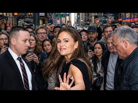 JUST IN🚨: Jennifer Garner STOLE the Spotlight in NYC… and Everyone Noticed