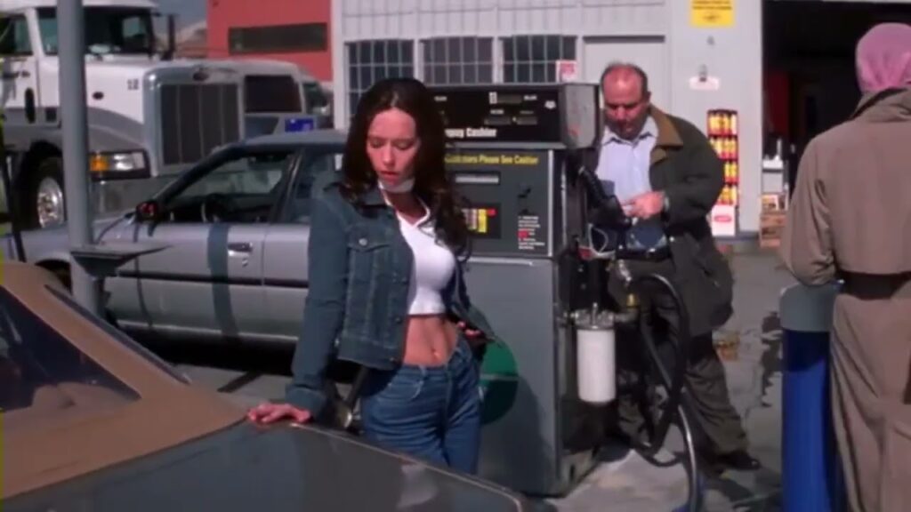 Celebrity Midriff - Jennifer Love Hewitt