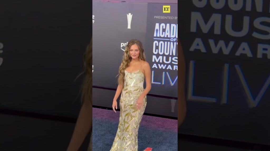 #kelseaballerini looks divine with darker locks at the ACM Awards. 😍