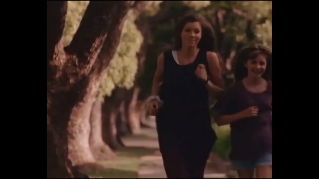 Jessica Biel & Beverley Mitchell in 7th Heaven // 1x1