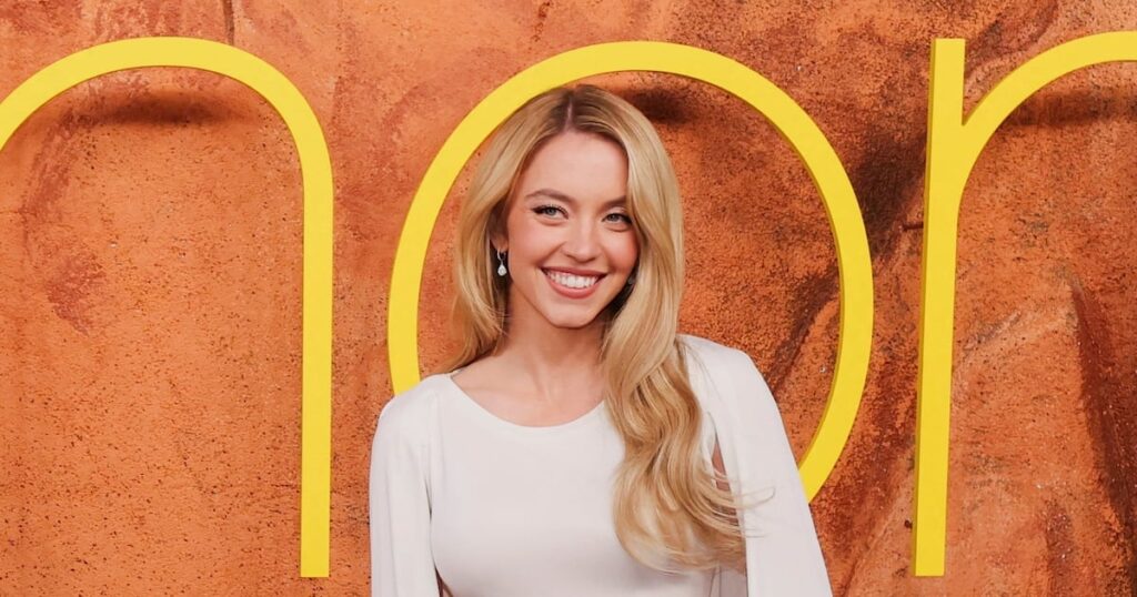 Sydney Sweeney Poses Nearly Nude With Massive Python Sydney Sweeney Poses Nearly Nude With Massive Python