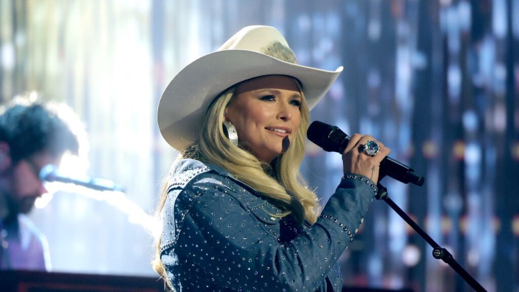 ACMs: Miranda Lambert Delivers Disco Ball-Themed Crisco Performance