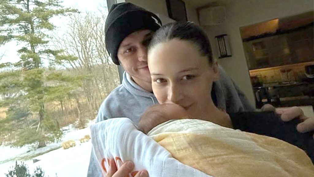 How Pete Davidson Reacted to Elsie Hewitt’s Claim She’s Raising Their Daughter ‘On Her Own’ (Source)