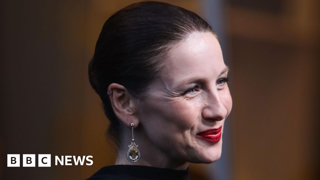 Anger after Outlander star Balfe dubs Shotts 'an armpit' - BBC