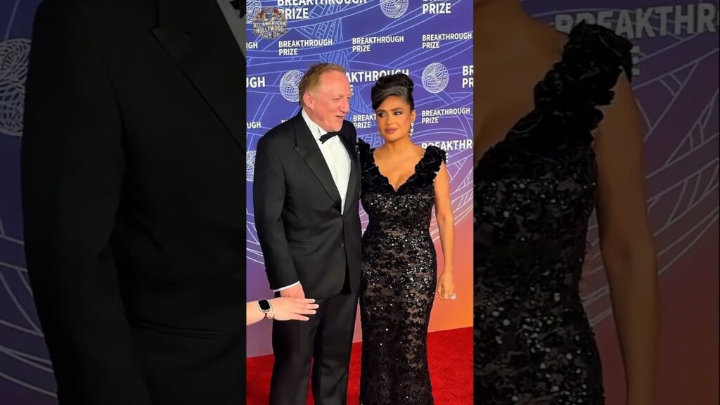 Salma Hayek and her partner stealing the spotlight at the red carpet ✨🖤 #salma
