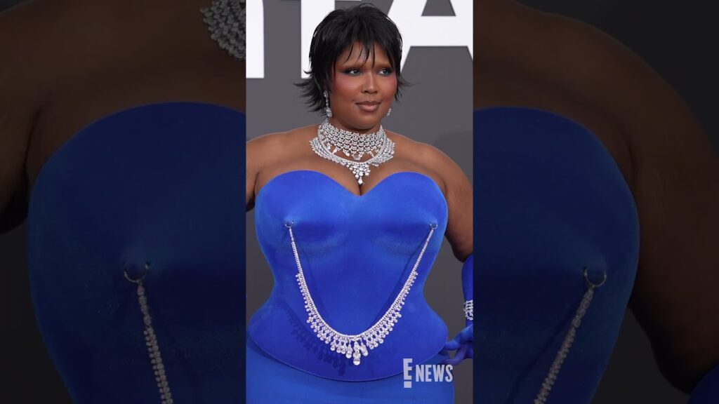 Lizzo is doing her thing at the amfAR Gala. 💙