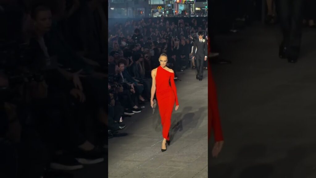 Candice Gucci Cruise 27 #candiceswanepoel #gucci #timesquare