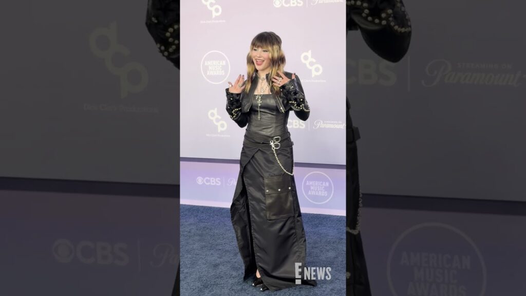 Alysa Liu deserves gold for her American Music Awards look. ⭐ (🎥: @JPASC24)