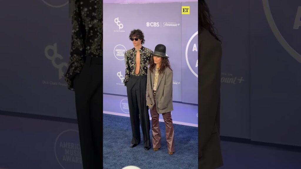 In a room full of people, Linda Perry looks for SOMBR! 🖤 #AMAs #sombr #lindaperry