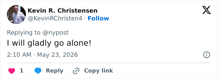 Tweet expressing willingness to attend Taylor Swift wedding alone
