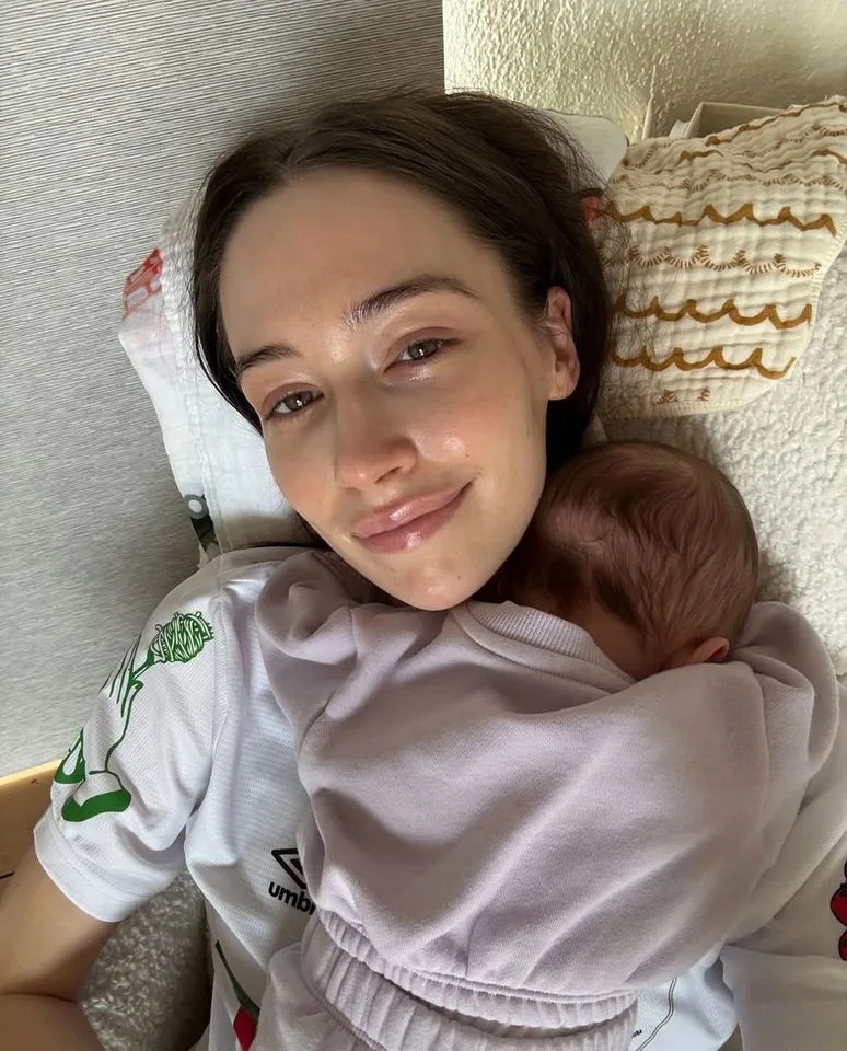 Elsie Hewitt and daughter ScottieCredit: Elsie Hewitt/Instagram