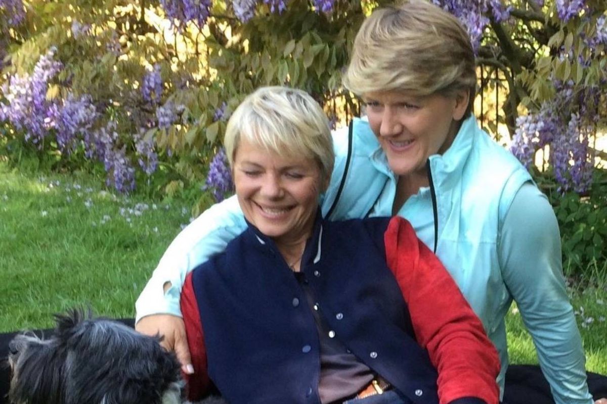  Clare Balding with wife Alice Arnold.