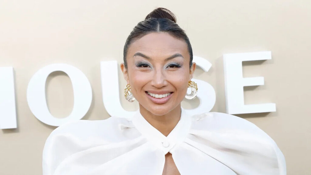 Jeannie Mai Says She’s Considering Surgery to ‘Look Alive On the Outside’ Jeannie Mai Says She's Considering Surgery to 'Look Alive On the Outside'