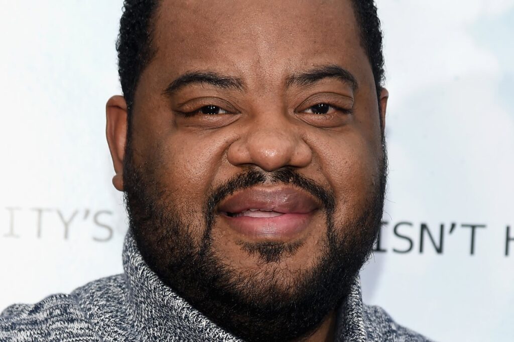 Grizz Chapman: US sitcom star dies after ‘fighting illness’ for years – The Independent Grizz Chapman: US sitcom star dies after ‘fighting illness’ for years - The Independent
