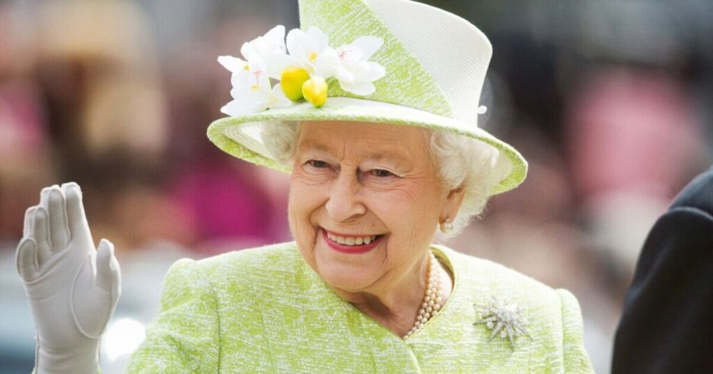 The royal who 'cried 3 times' during meeting with Queen Elizabeth | Royal | News