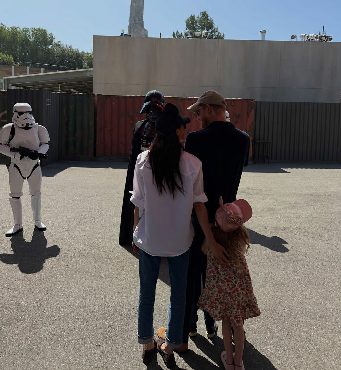"I'm Confused": Meghan Markle's Disneyland Pics Raise Suspicion After Fans Notice Glaring Contradictions "I'm Confused": Meghan Markle's Disneyland Pics Raise Suspicion After Fans Notice Glaring Contradictions