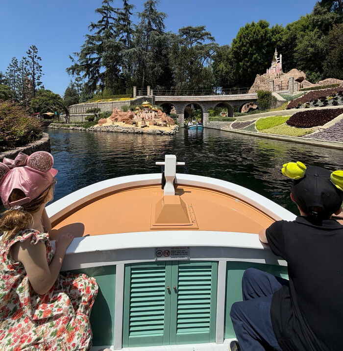 "I'm Confused": Meghan Markle's Disneyland Pics Raise Suspicion After Fans Notice Glaring Contradictions "I'm Confused": Meghan Markle's Disneyland Pics Raise Suspicion After Fans Notice Glaring Contradictions