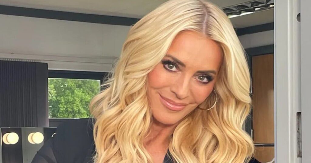 Tess Daly flashes wedding ring after split as Vernon Kay makes heartfelt gesture | Celebrity News | Showbiz & TV Tess Daly flashes wedding ring after split as Vernon Kay makes heartfelt gesture | Celebrity News | Showbiz & TV