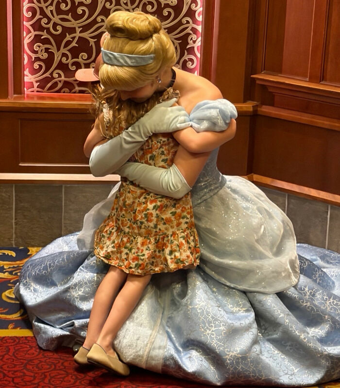 "I'm Confused": Meghan Markle's Disneyland Pics Raise Suspicion After Fans Notice Glaring Contradictions "I'm Confused": Meghan Markle's Disneyland Pics Raise Suspicion After Fans Notice Glaring Contradictions