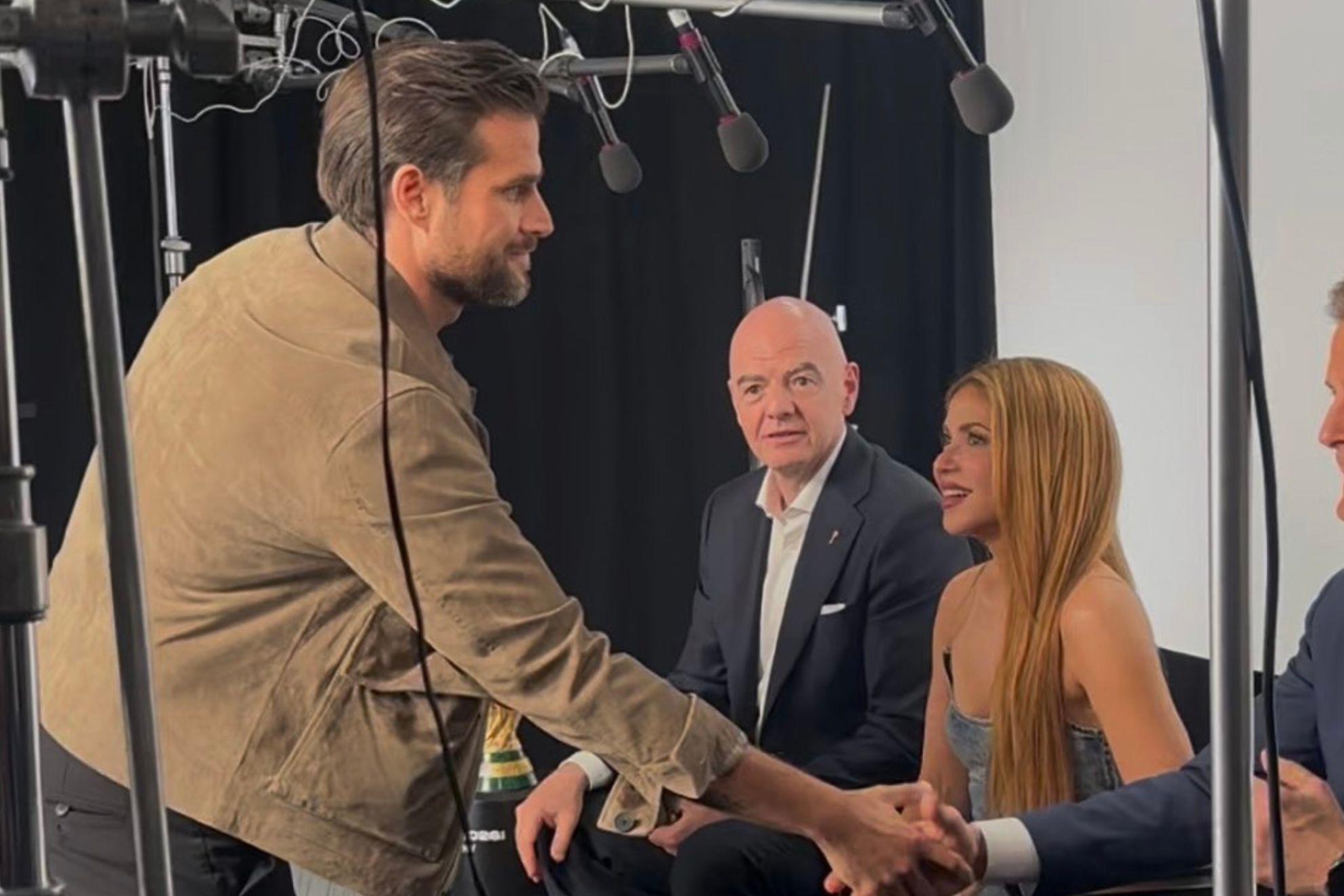 Shakira, Gianni Infantino, Hugh Evans and Clovis Nienow