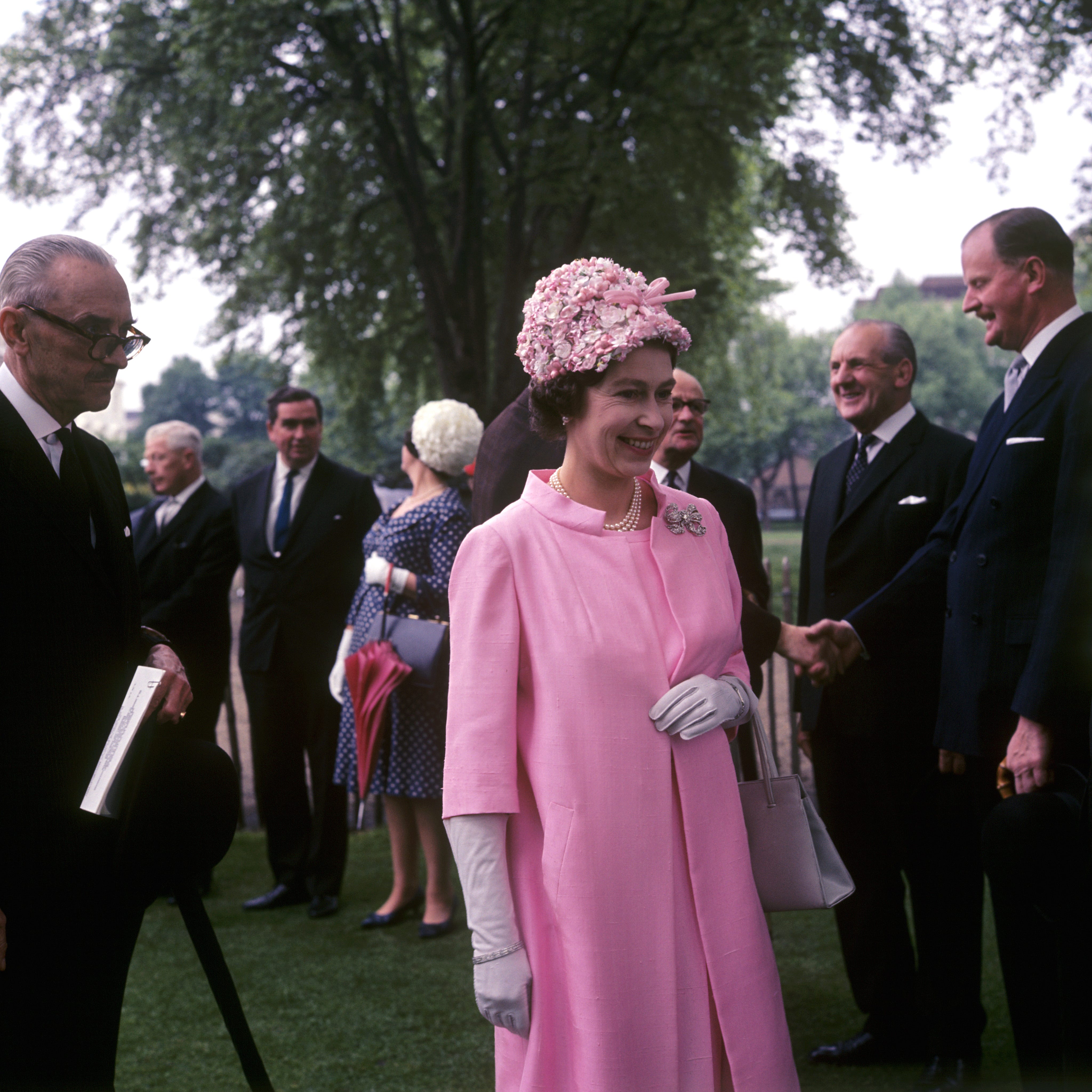 Royalty - Queen Elizabeth II Visits Royal Hospital Garden Party - Chelsea, London