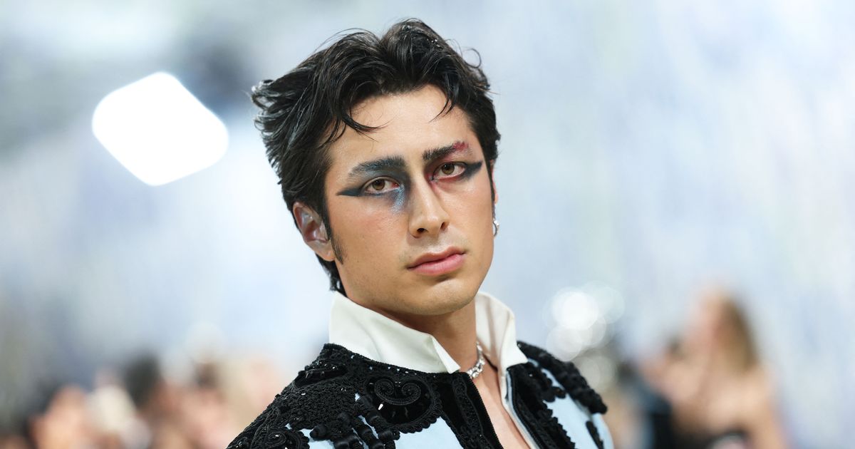 Hudson Williams’s Makeup Artist Aika Flores Has No Regrets - INBELLA