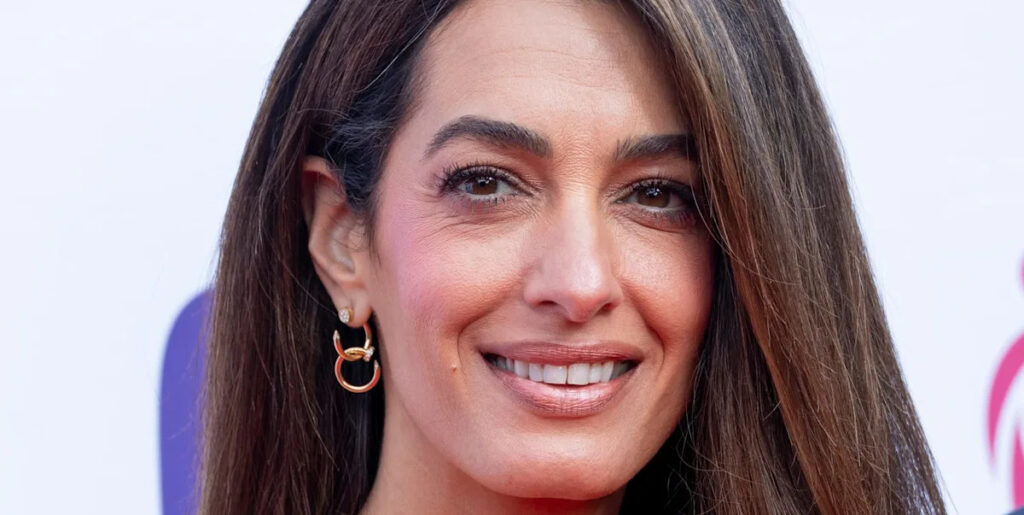 “Proud and grateful”: Amal Clooney supports King Charles’ “milestone” moment in an “ageless” vintage gown “Proud and grateful”: Amal Clooney supports King Charles’ “milestone” moment in an “ageless” vintage gown