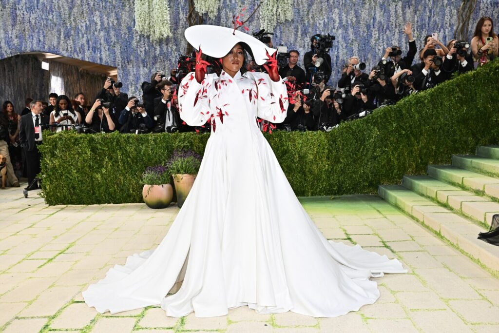 Met Gala 2026 live updates: Anna Wintour, Emma Chamberlain hit red carpet - The Washington Post