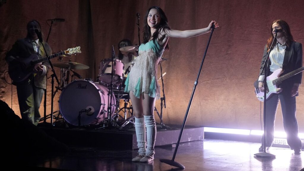 Watch Olivia Rodrigo Perform New Song with Weyes Blood on SNL