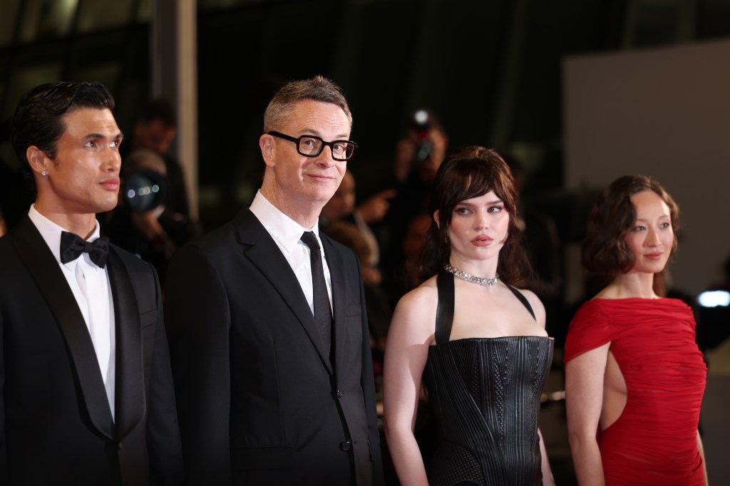 Nicolas Winding Refn’s ‘Her Private Hell’ Gets 12-Minute Ovation In Cannes Nicolas Winding Refn's 'Her Private Hell' Gets 12-Minute Ovation In Cannes