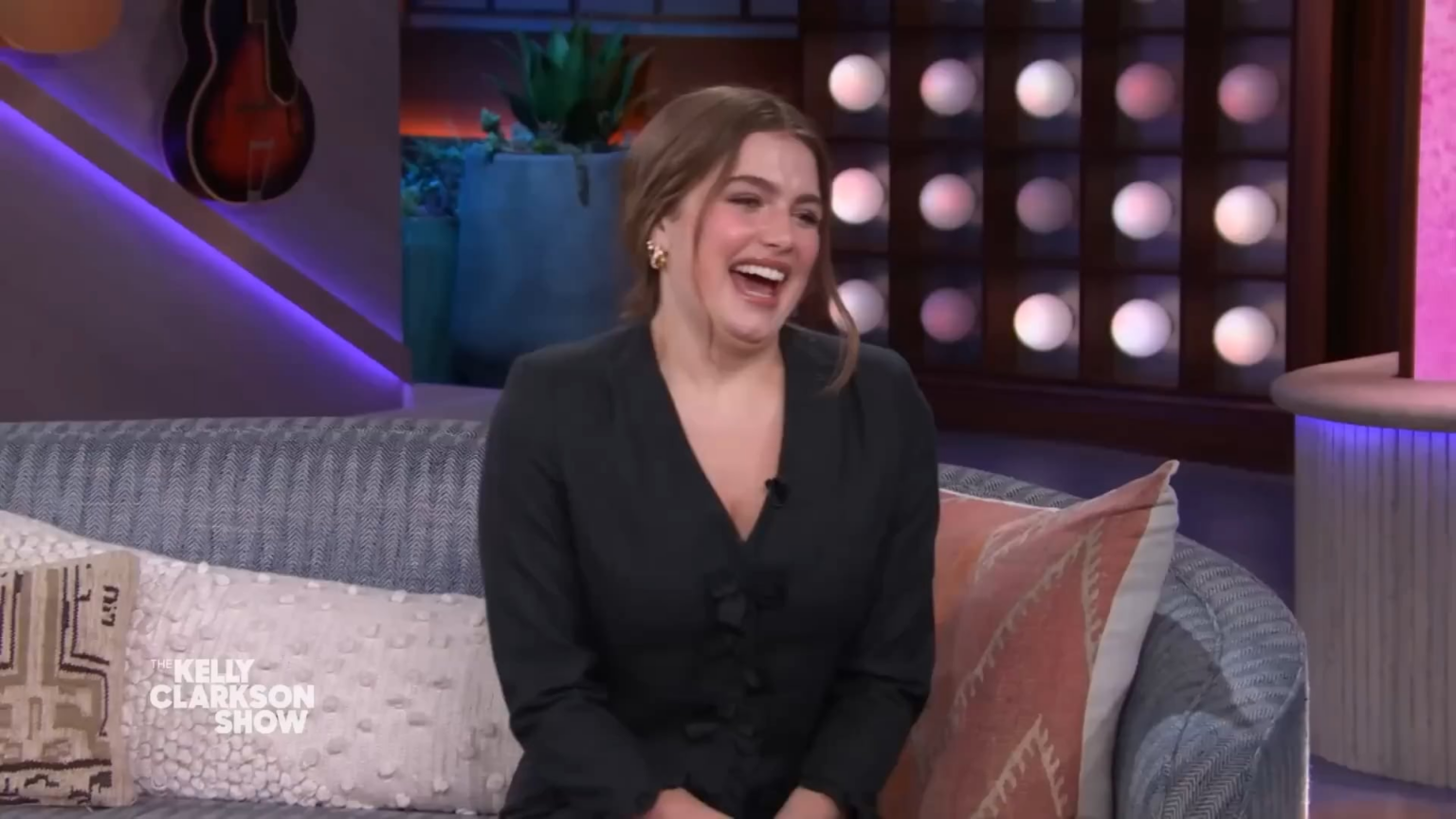 Kelly Clarkson Praises 'Off Campus' Star Ella Bright’s Singing Talents on her show.