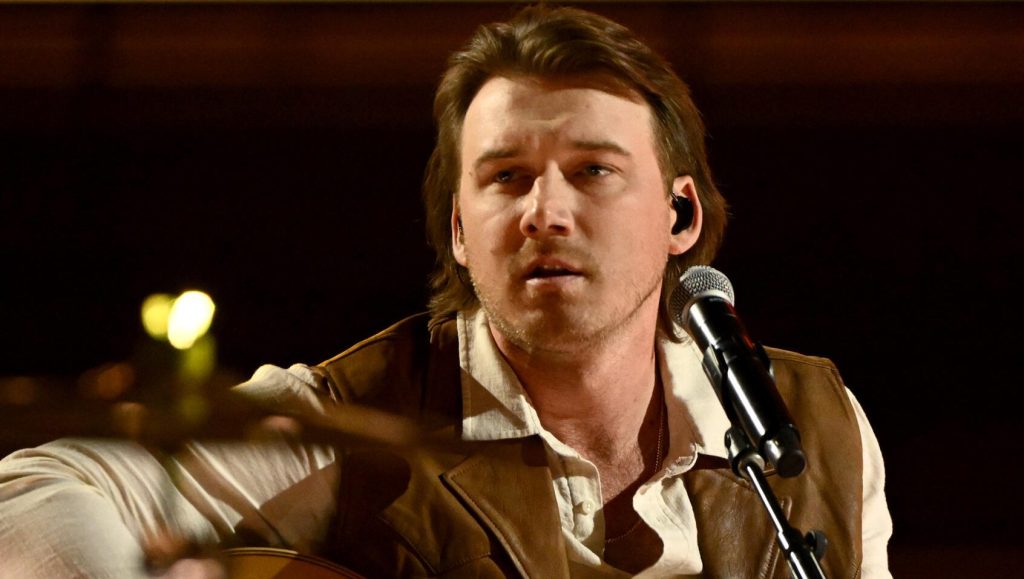 Morgan Wallen Flips Piano After Onstage Tech Issues Morgan Wallen Flips Piano After Onstage Tech Issues