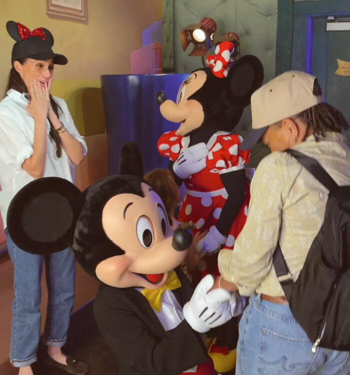 "I'm Confused": Meghan Markle's Disneyland Pics Raise Suspicion After Fans Notice Glaring Contradictions "I'm Confused": Meghan Markle's Disneyland Pics Raise Suspicion After Fans Notice Glaring Contradictions