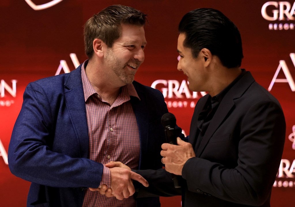 Mario Lopez, Carmen Electra and other celebrities mix with locals at opening of Graton resort’s new Aya restaurant – The Mercury News