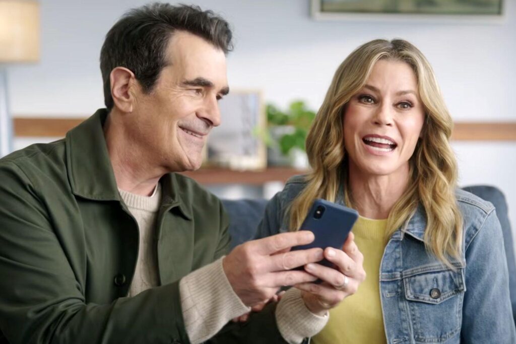 Julie Bowen and Ty Burrell Reunite to Warn Parents About Meningitis Risk: ‘It’s No Joke’ (Exclusive)