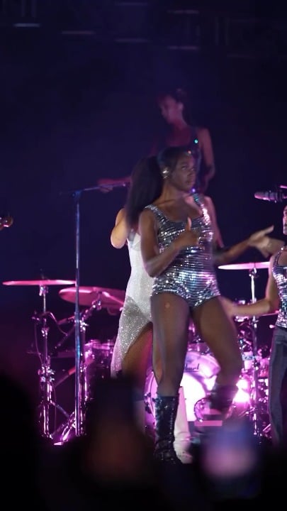 Throwback to when Dua Lipa lit up India with the iconic Levitating X Woh Ladki Jo remix and had the entire crowd absolutely losing their minds.
