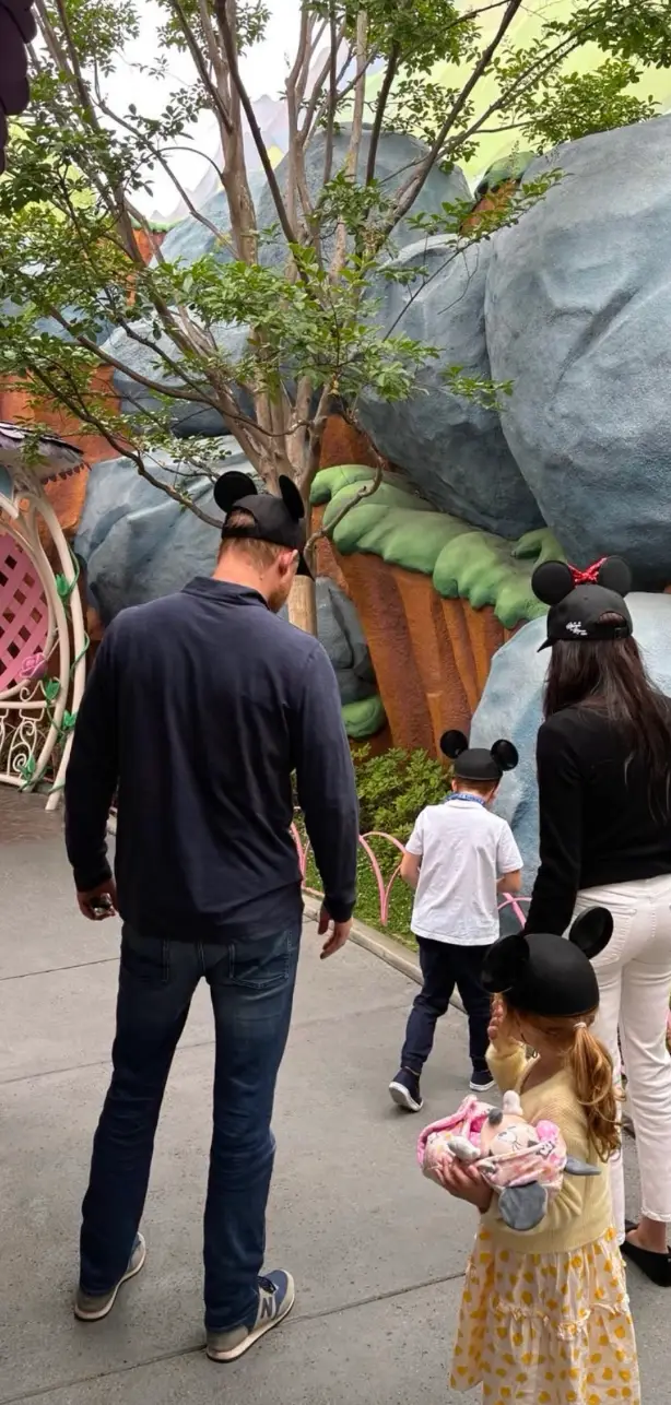 Some trolls were convinced Lilibet's 2025 and 2026 Disneyland dresses were the 'same' (Instagram/@meghan)