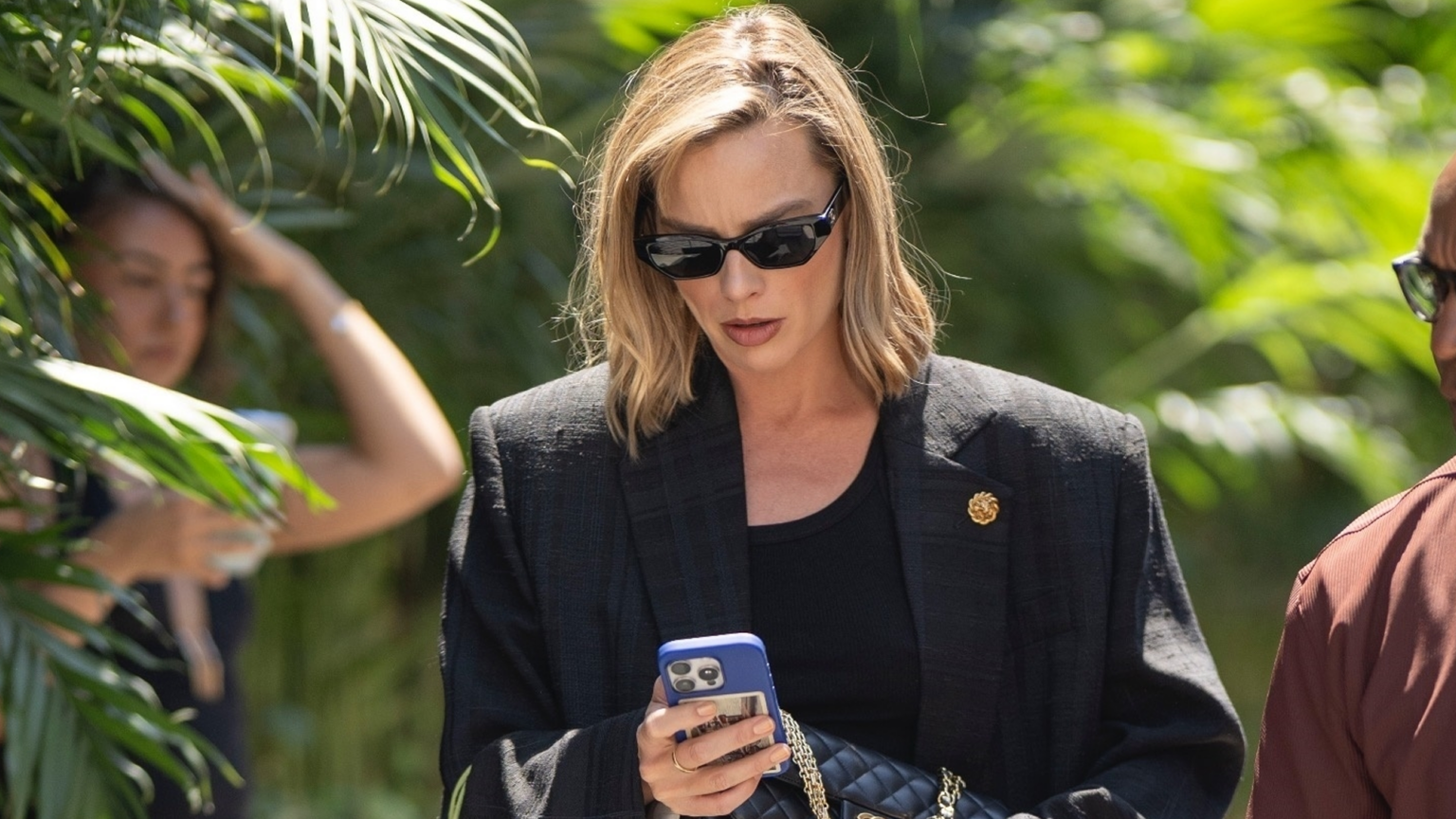 Margot Robbie wore black jeans instead of the white jeans trend, with Chanel pumps
