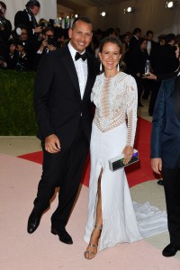NEW YORK, NY - MAY 02:  Alex Rodriguez and Anne Wojcicki attend the 'Manus x Machina: Fashion in an Age of Technology' Costume Institute Gala at the Metropolitan Museum of Art on May 2, 2016 in New York City.  (Photo by George Pimentel/WireImage)