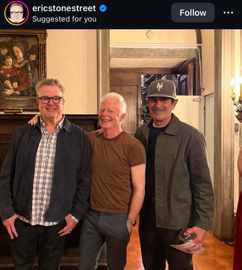 Eric Stonestreet, Ty Burrell and Jesse Tyler Ferguson had a mini ‘Modern Family’ reunion to see Jesse’s ‘Tru’ play in New York
