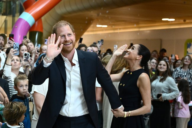 Prince Harry and Meghan greeted children during their visit to the Royal Children’s Hospital in Melbourne. 
