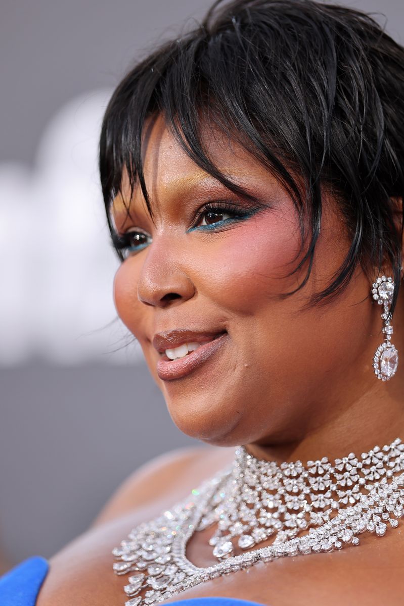 The clarification also reopened conversations around Lizzo’s relationship with food, body image, and the personal evolution she has openly documented over the years. 