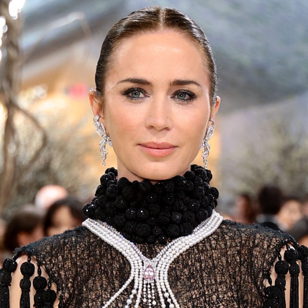 Met Gala 2026: Emily Blunt Wears $500,000 Pearl Body Necklace Fashion