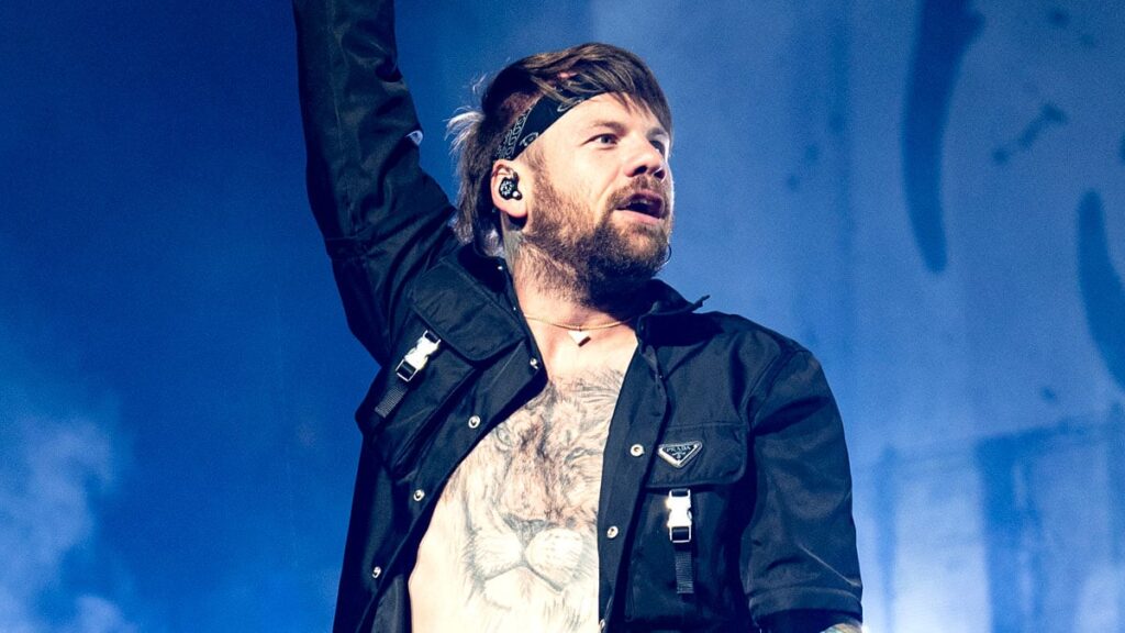 Beartooth Singer Caleb Shomo Comes Out as Gay as Wife of 13 Years Expresses Support - Just Jared - Celebrity News and Gossip