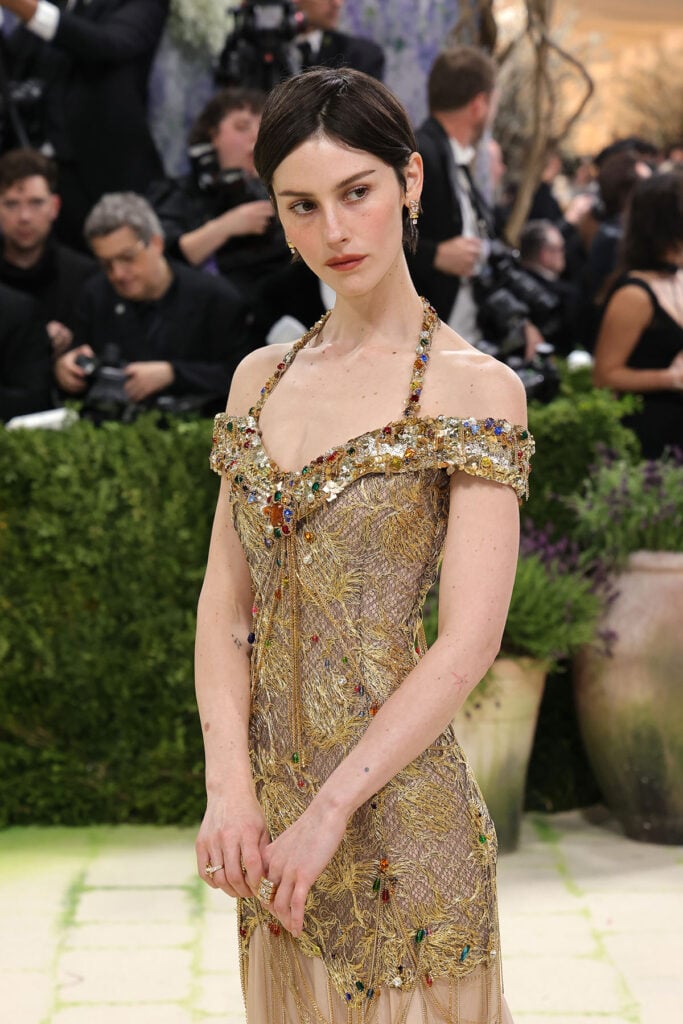 Gracie Abrams wearing a gold  Chanel jewelry at the 2026 Met Gala