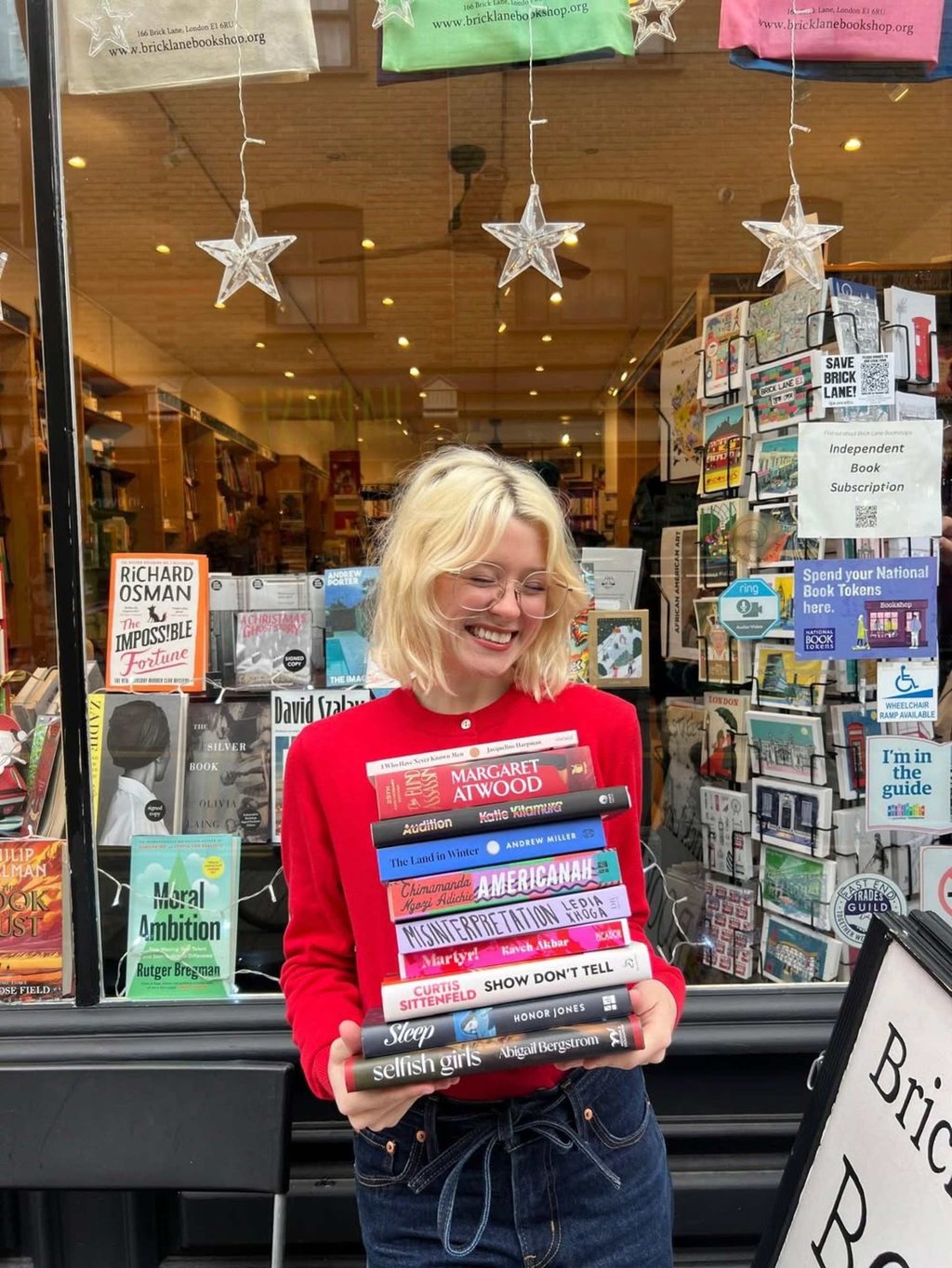 Maisie Peters was an avid reader as a child. Photo: @maisiehpeters/Instagram