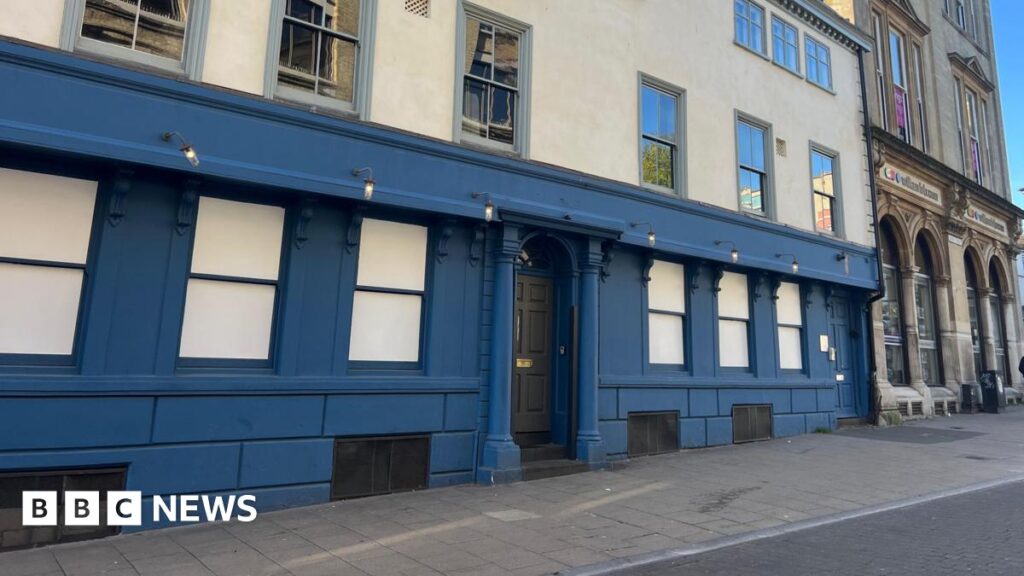 Former Norwich Brewdog bar to reopen as live music venue The outside of the former Brewdog building in Queen Street in Norwich. There is no signage on the building but parts of the exterior are painted blue.