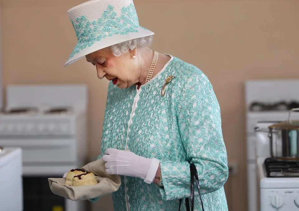 Queen Elizabeth receives scones in Australia in 2011 (Getty)